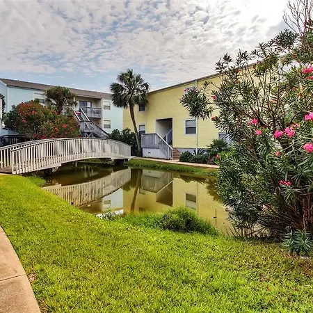 Renovated Pensacola Beach Condo With Community Pool!